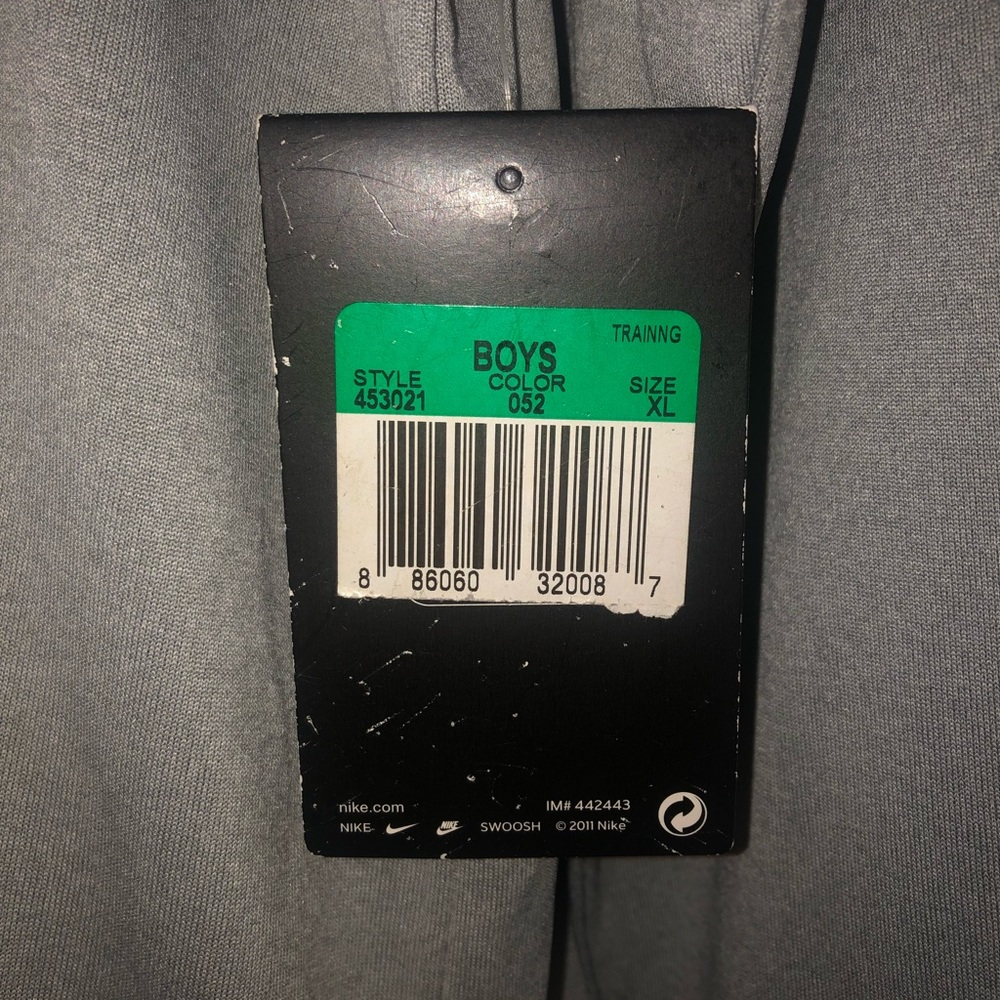 NWT Nike lite gray long sleeve shirt - Picture 3 of 3